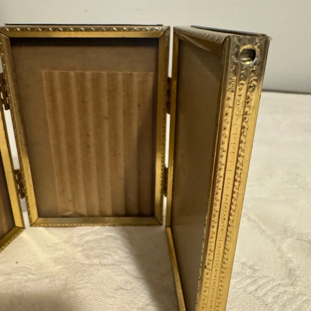 Vintage 1970s Triple trifold Photo Frame hinged